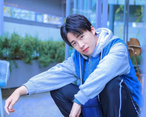  MC|《奔跑吧》MC再度大换血，又换了3位常驻嘉宾，蔡徐坤或将加盟