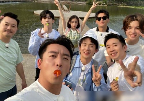  合影|《跑男》正式杀青，老成员发大合影，蔡徐坤喊话粉丝
