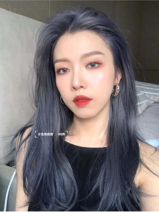  发色|别乱染发了！今夏流行这个神仙发色，洋气又显白