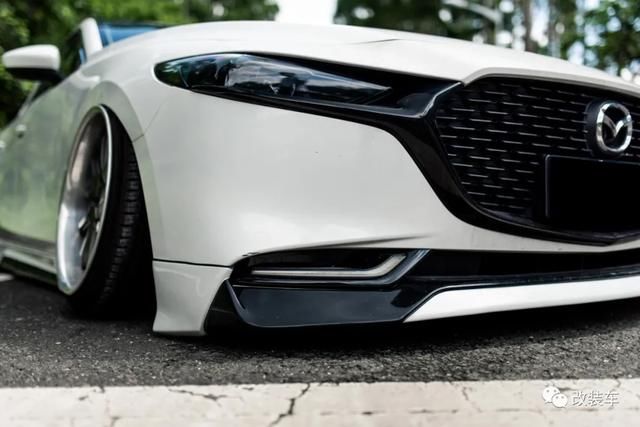 尽显|次世代马自达3，第二代魂动低趴尽显完美姿态