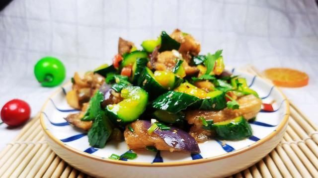  好吃|黄瓜和它是搭档，一蒸一拌，爽口解馋，简单省事，好吃停不下筷子