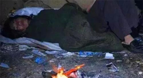 从不|他是中国头号懒人，吃饭靠喂从不干活，父母去世后，饿死在家中