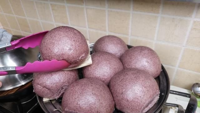 小苏打|发面时,有人用酵母,有人用小苏打,却不知用它发面,馒头更蓬松