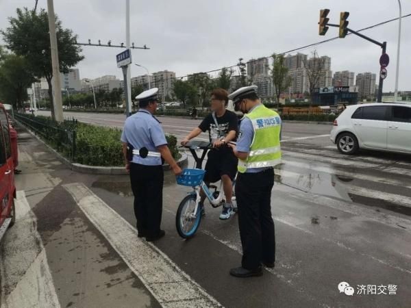 交警大队|区交警大队持续整治非机动车交通违法行为