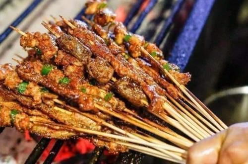 烧烤|接到200元烧烤外卖订单,看到备注老板惊慌失措,网友get到新技能