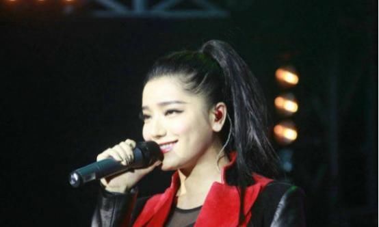  出身|尴尬！明明都是超女出身，当年的亚军已是导师，冠军却仍是选手