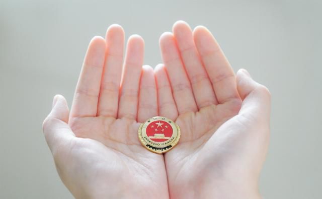  二人|暖心！检察官六年接力帮助被害人子女，姐弟二人迎来高考中考