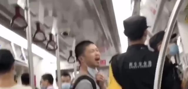  疯狂|被提醒勿外放手机声音 男子疯狂辱骂地铁安全员被拘5日
