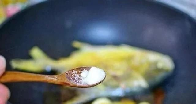  好吃|鲳鱼别再清蒸了，教你简单做红烧鲳鱼，美味下饭，好吃极了