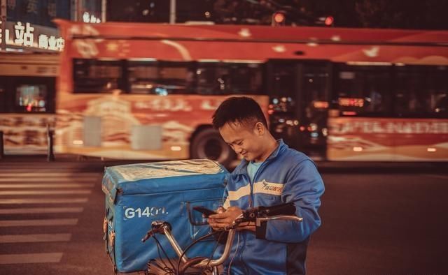 互殴|外卖员送外卖途中与他人互殴，外卖公司需要承担责任吗?