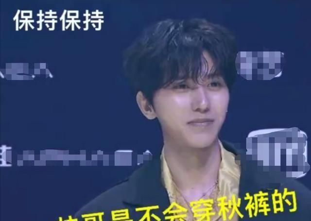 何炅维嘉|蔡徐坤成立新乐队做主唱,何炅维嘉当配角,同一姿势呈现三种效果