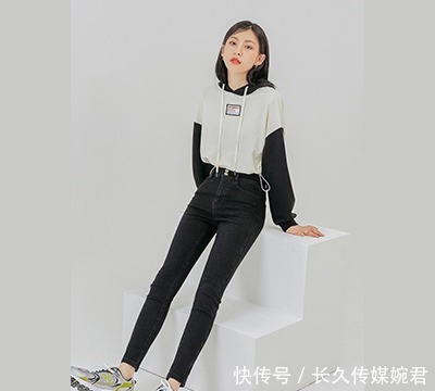 小黑|曾经火遍街头的小黑裤,重回时尚圈,女孩们纷纷穿起来