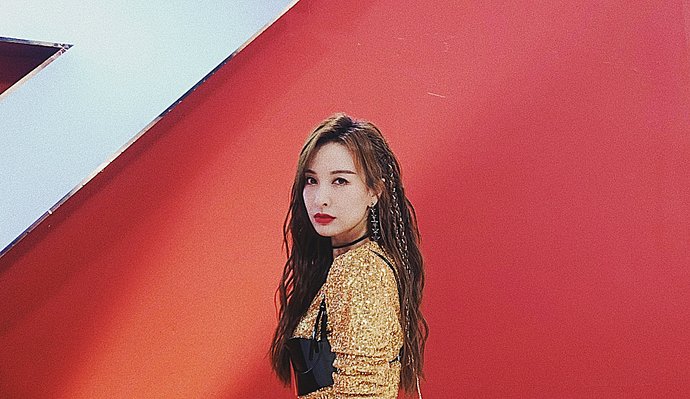  舞台|姐姐团第二次舞台公演，蓝盈莹组舞台“自损”，观众反应却成亮点