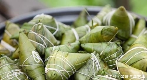  松散|煮粽子用冷水还是热水？这1步很重要，弄错了水，粽子会松散夹生！