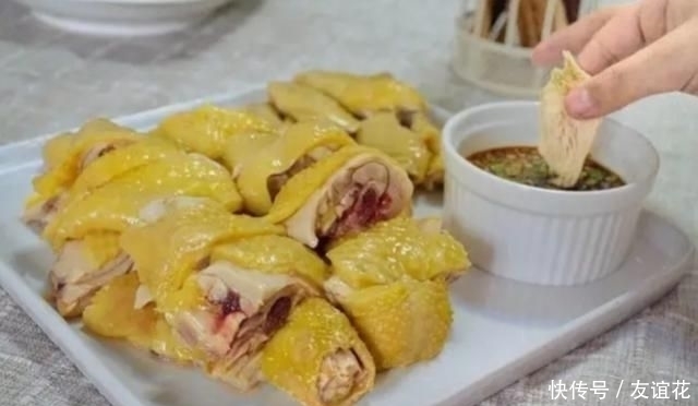 葱姜|做白切鸡时别直接下锅煮，大厨教你一招，鸡肉又鲜又嫩还美味