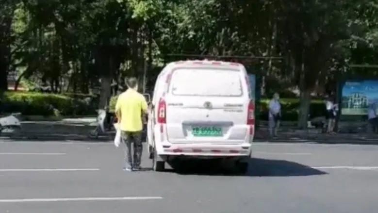  小区|叹息！一男子在柳邕路某小区坠楼，不幸身亡