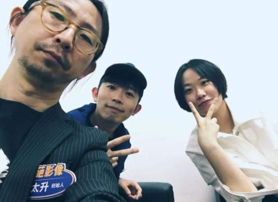  公开|《爱情公寓》最刚的李佳航公开挺刘维，但网友不买账，认清自己