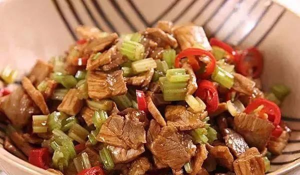 牛肉|美食精选:五彩大拉皮、小炒黄牛肉、油豆腐炒豆芽、泡椒鱼