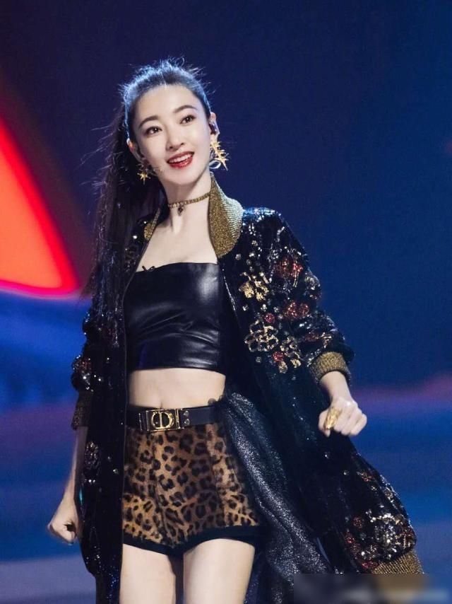  失误|金莎舞台失误痛哭，适合舞台却遭淘汰，“划水”却能“坚守”？