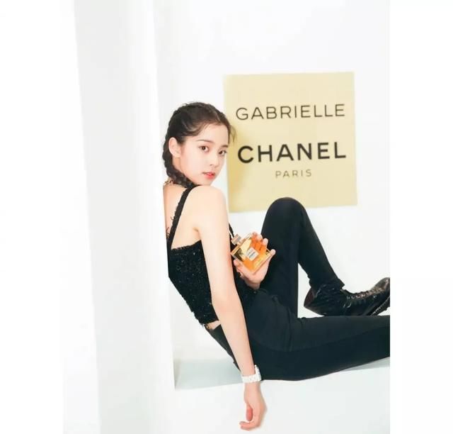  高马尾|美丽无死角的女孩，都把发型换成了这些样子