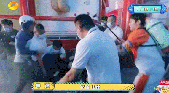  杨洋录|杨洋录综艺戴婴儿帽将自己塞进婴儿车，网友:失传已久的缩骨功?