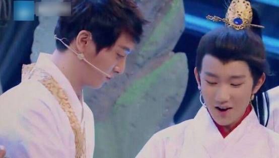  得知|本以为王牌女郎的身份够意外了，得知他的身份后，网友：卧虎藏龙