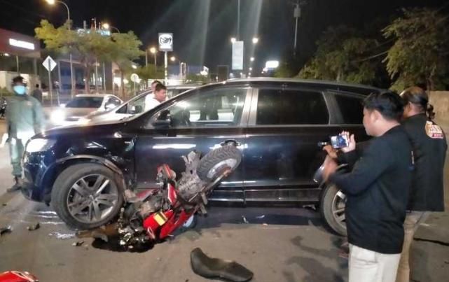  司机|昨晚，这两名中籍司机有点惨