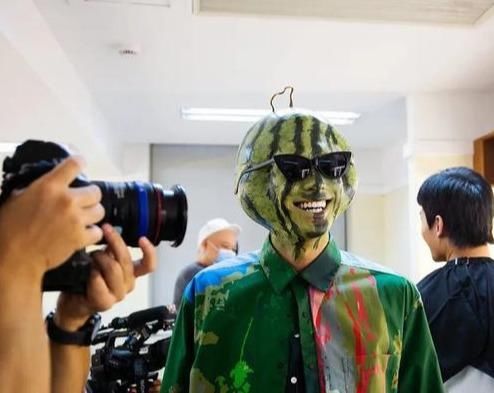  全场|元气满满的哥哥全场MVP是化妆师吧？你认得出来这是蔡国庆？