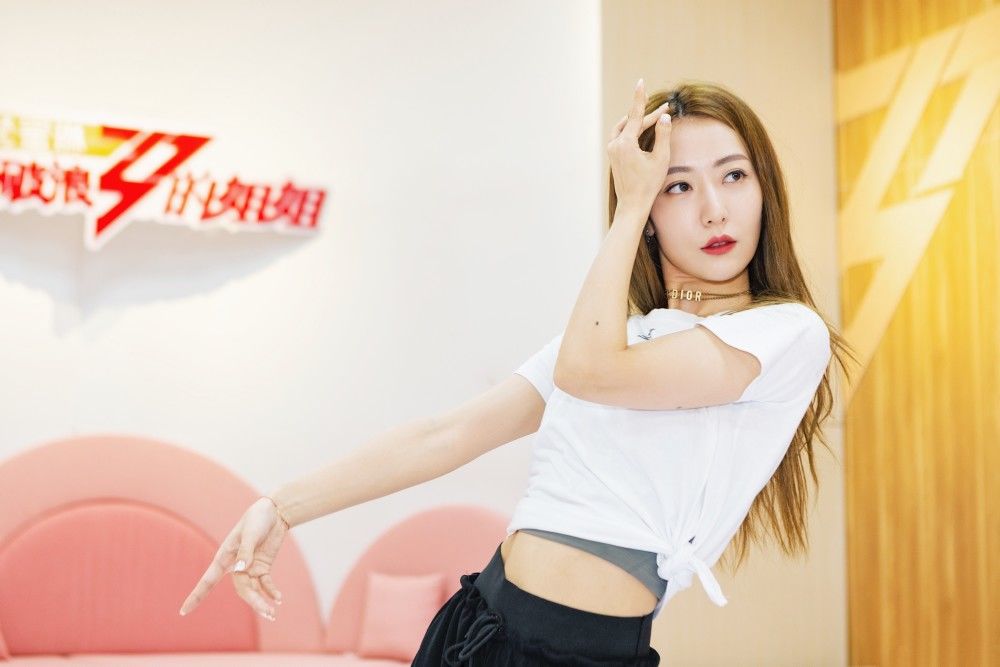  肌肉|星里话·对话姐姐⑩丨白冰：姐姐们经常半夜被肌肉痛醒，起来涂红花油