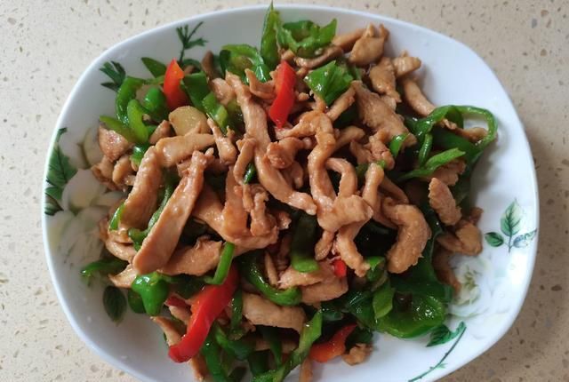  鲜嫩|鸡肉这样做，鲜嫩爽滑还下饭，比猪肉还好吃