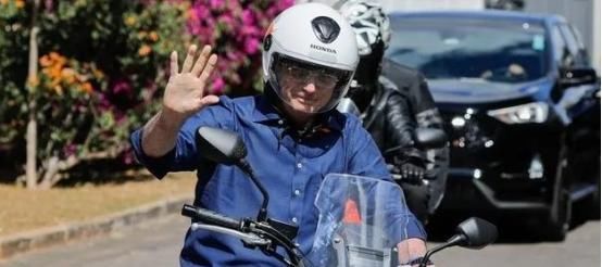 人类|防疫不力，巴西总统被告上国际法庭：“危害人类罪！”