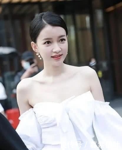  颧骨|孙怡生娃后老得真快，颧骨突出法令纹明显，幸亏身材好仍是小花旦