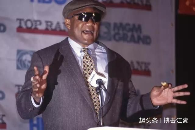  从福尔曼|泰森状态不好？福尔曼质疑：腿脚有毛病，可能会头晕摔倒