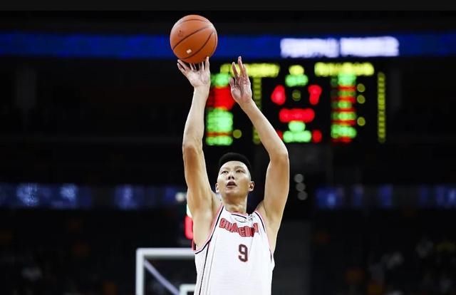  广东|这都吹？广东赢球，裁判却登上热搜，争议性判罚惹质疑