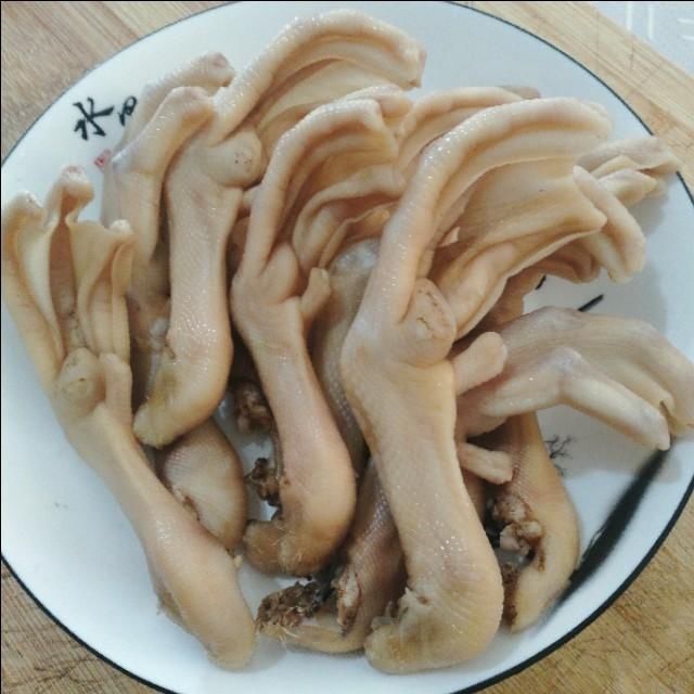 不腻|家常盐水鸭爪的做法,咸香入味,好吃不腻,即可下酒又可当零食