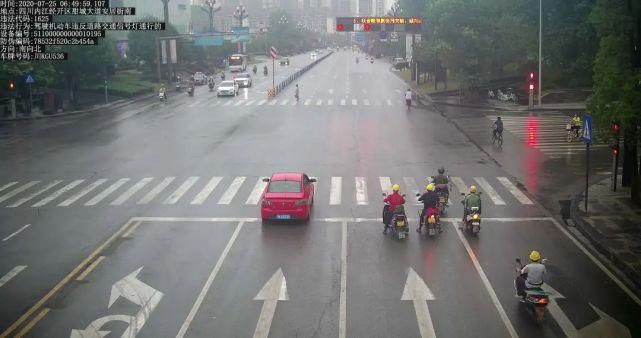 栖霞路北|都“跑”不脱！车辆违法，行人闯红灯……今天全曝光——