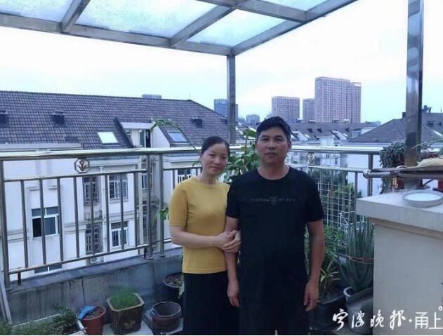  唐训焕|夫妻散步时救了一位落水老人！拉上岸才发现，是邻居