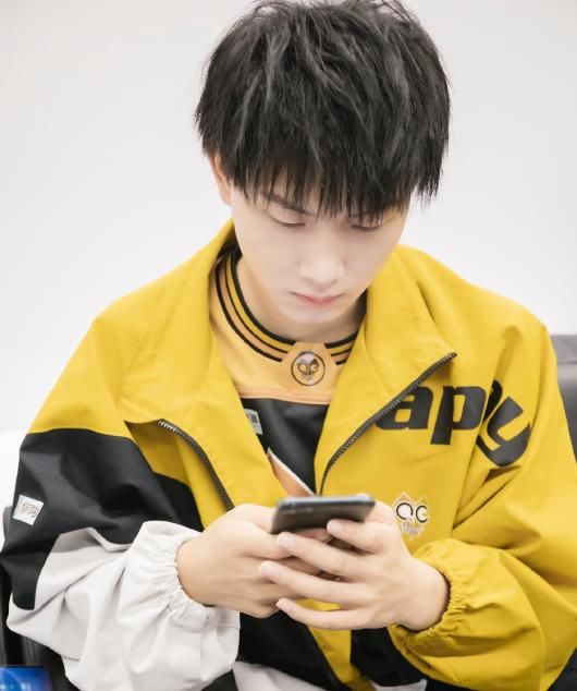  零花钱|“后知后觉”彭云飞，淘汰10天后：只浪了一下，10个月的零花钱就没了