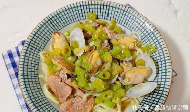  好吃|打卤面怎么做才鲜美？原来是在卤里加了它，汤鲜味美，好吃没够！