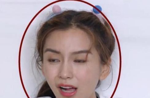  baby|baby被导演强制爬10楼，累到呕吐，蓝台不长记性