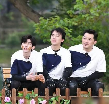  面给|沙溢节目跳起蔡徐坤的《情人》，不愧是沙子爹，这排面给的足足的