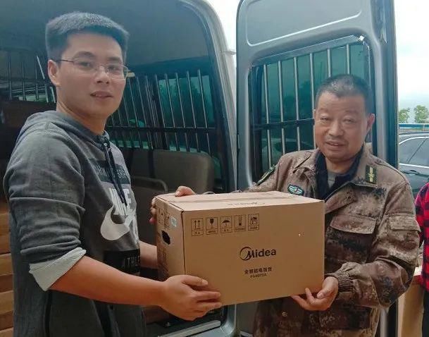 展现|扎根扶贫第一线，贡献青春一份力，在扶贫第一线展现青春的力量