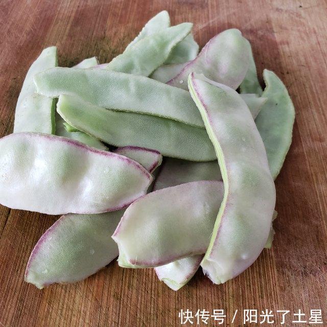  黑木耳|眉豆角炒黑木耳，简单美味营养下饭菜