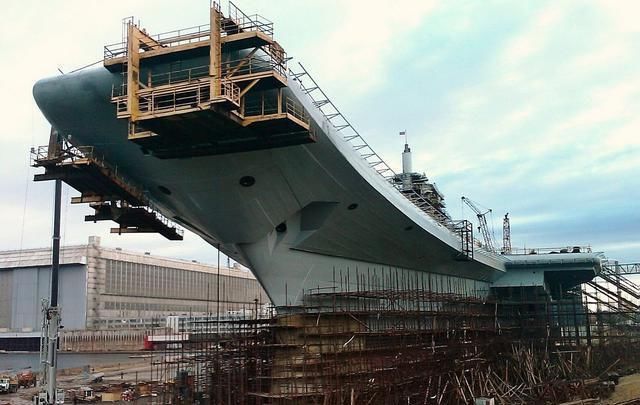  起飞|美战斗机为登上印度航母练习起飞！瘸驴配破车，这才是真爱