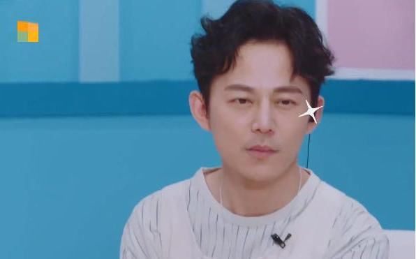  个子|《快乐大本营》麦亨利内涵何炅“个子矮”，谁注意到何炅的表情？