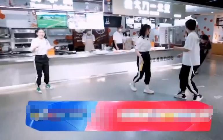  嘉宾|《奔跑吧》郭麒麟要撕女嘉宾名牌，有谁注意蔡徐坤的反应？教养装不出来