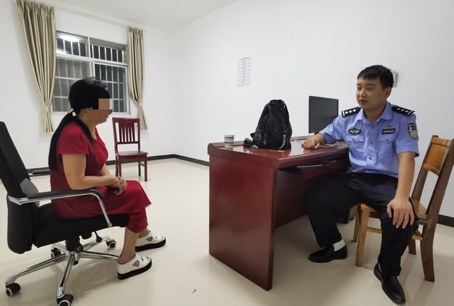  卧轨|红衣女子想卧轨轻生，称“他为什么这样对我！”被铁路警方救下