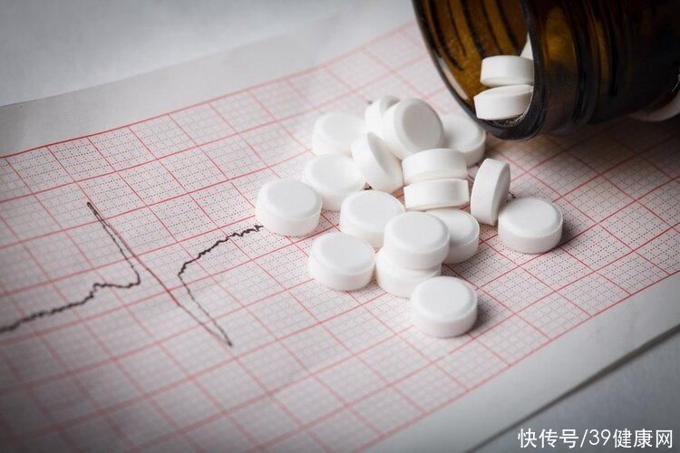 突发心梗吃丹参滴丸管用吗(心梗急救，用丹参滴丸管用吗？重申：这2种药才是心梗“救命药”)