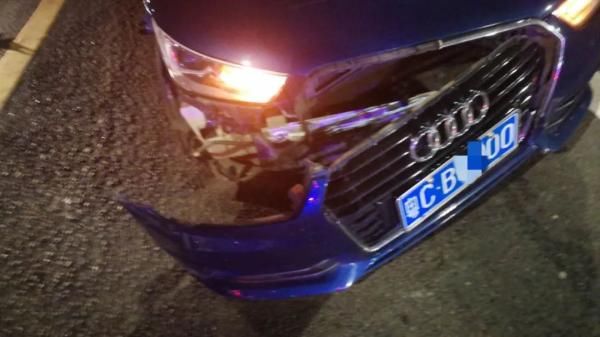  梁师傅|珠海夫妇凌晨打的回家，睡梦中撞上奥迪连翻两圈！是它救了两命！