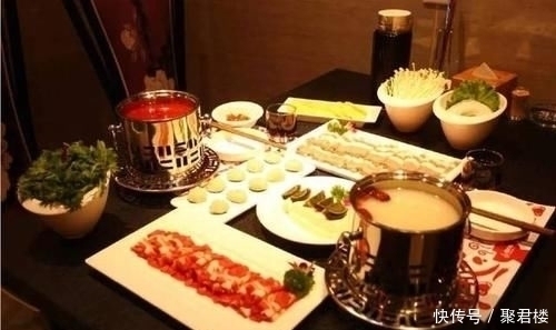 中国|外国留学生中国吃火锅,2小时后服务员望着桌子上的一堆,楞了